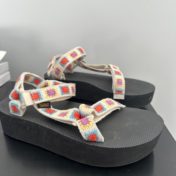 Teva Women's Colorful Crochet Platform Sandal size 10 - Picture 4 of 8